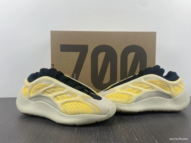 700 HP5425 Yeezy V3 Adidas Safflower Mono 0715